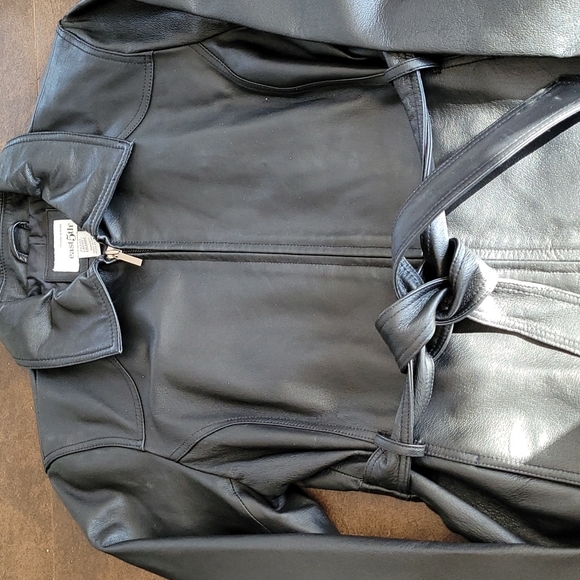 East 5th Jackets & Blazers - Vintage Black Women’s Petite Large Genuine Leather Zip Up Jacket Coat
